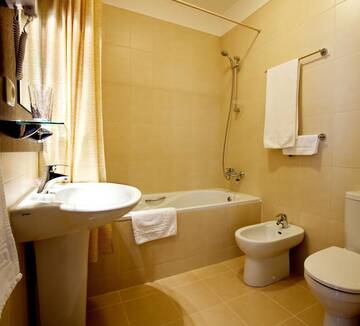 Фото номера Полулюкс Отель CityClub Hotel г. Тирасполь 3