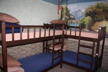 Фото номера Кровать в общем 6-местном номере для мужчин и женщин Хостелы Like Home Hostel г. Тирасполь 7