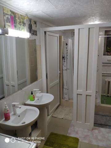 Фото номера Кровать в общем 6-местном номере для мужчин и женщин Хостелы Like Home Hostel г. Тирасполь 2
